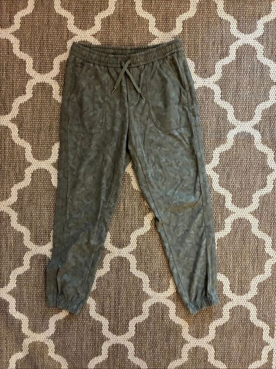 Athleta Pants - Athletic printed  Farallon joggers women’s size 10 ￼